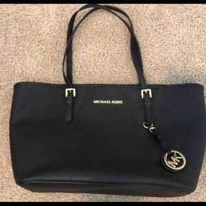 Michael Kors jet set  tote, comes with dust bag